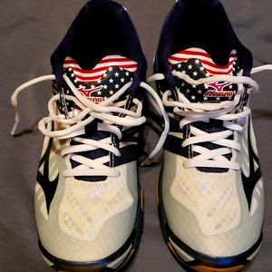 Women's volleyball shoes
